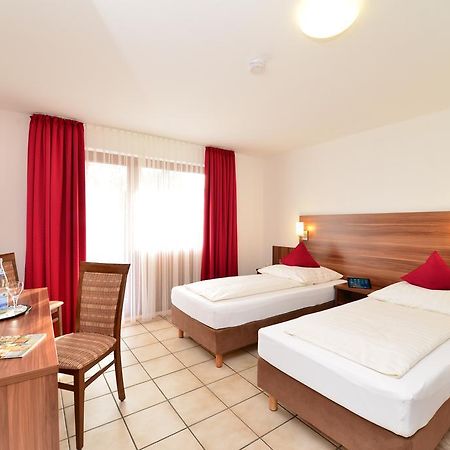 Hotel Am Buchwald Esslingen am Neckar ภายนอก รูปภาพ