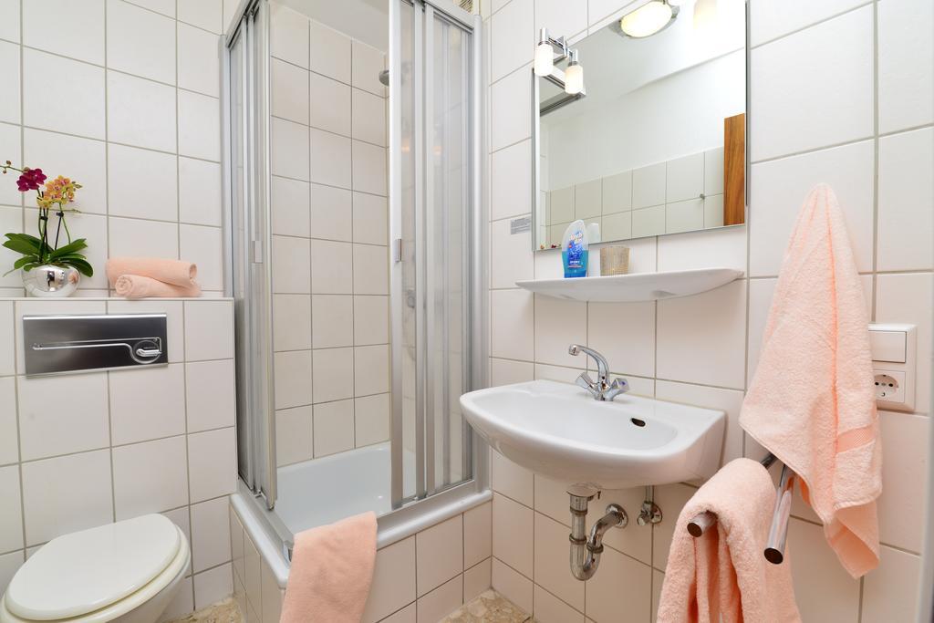 Hotel Am Buchwald Esslingen am Neckar ภายนอก รูปภาพ