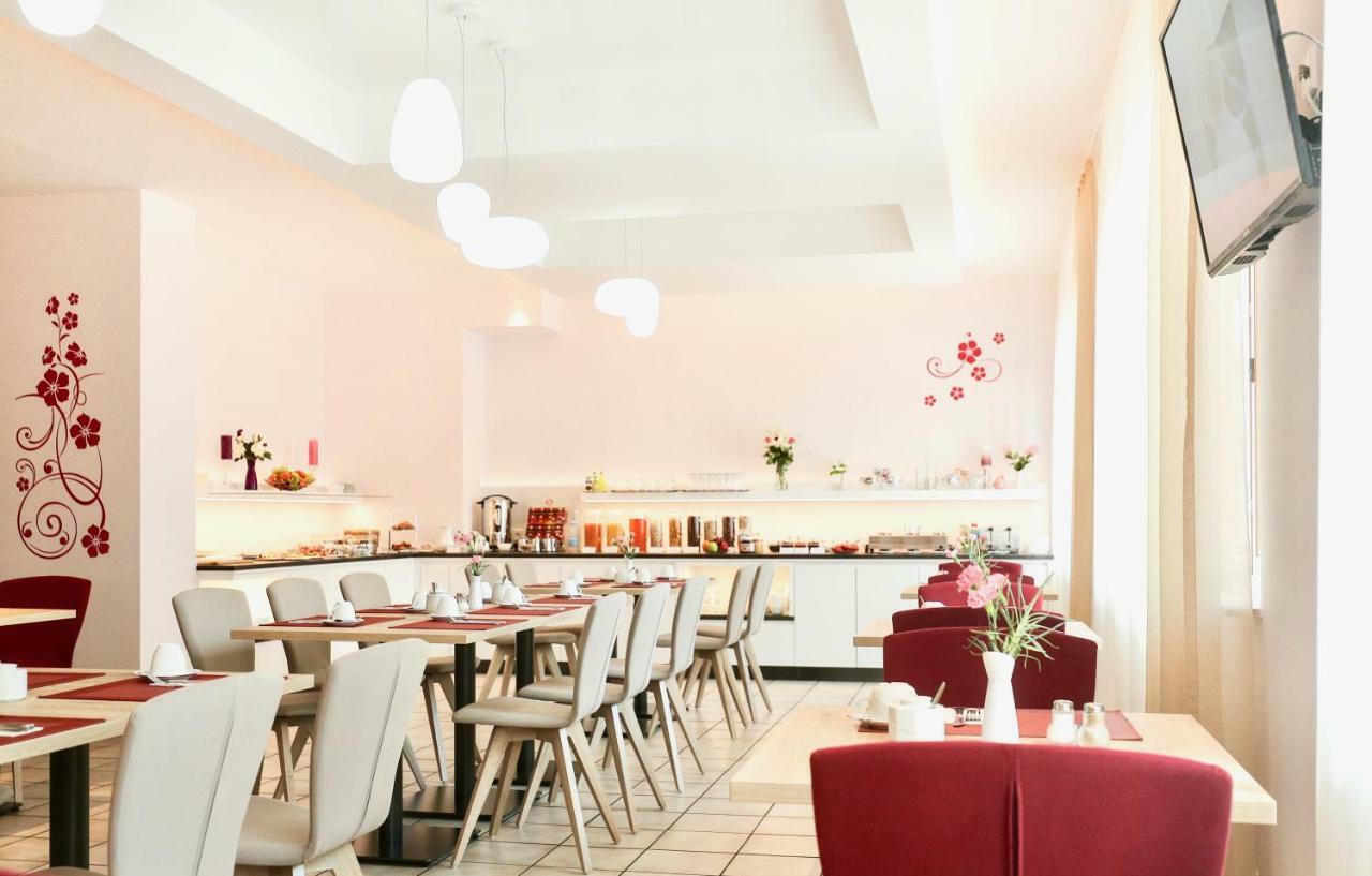 Hotel Am Buchwald Esslingen am Neckar ภายนอก รูปภาพ