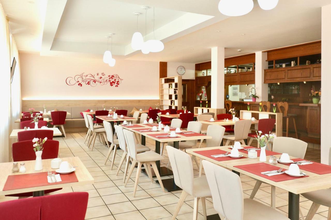 Hotel Am Buchwald Esslingen am Neckar ภายนอก รูปภาพ