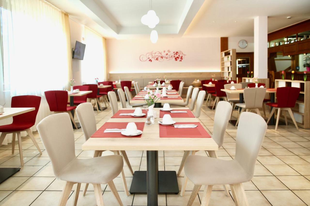 Hotel Am Buchwald Esslingen am Neckar ภายนอก รูปภาพ