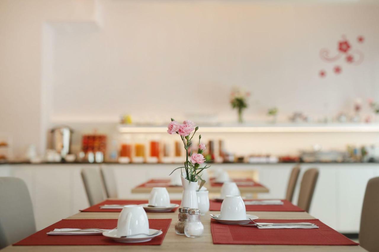 Hotel Am Buchwald Esslingen am Neckar ภายนอก รูปภาพ