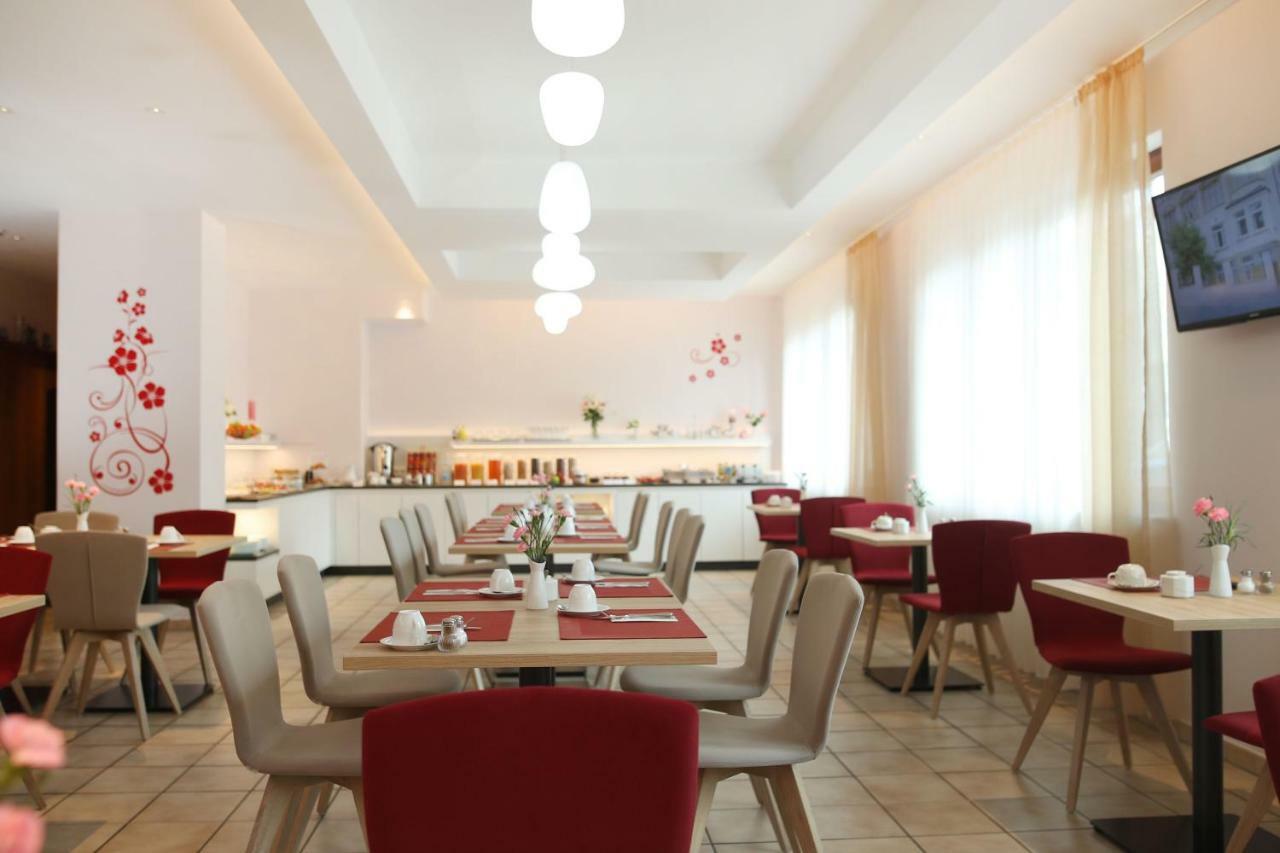Hotel Am Buchwald Esslingen am Neckar ภายนอก รูปภาพ