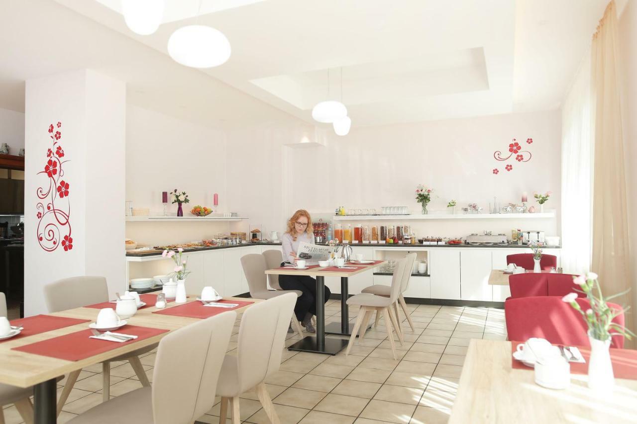 Hotel Am Buchwald Esslingen am Neckar ภายนอก รูปภาพ